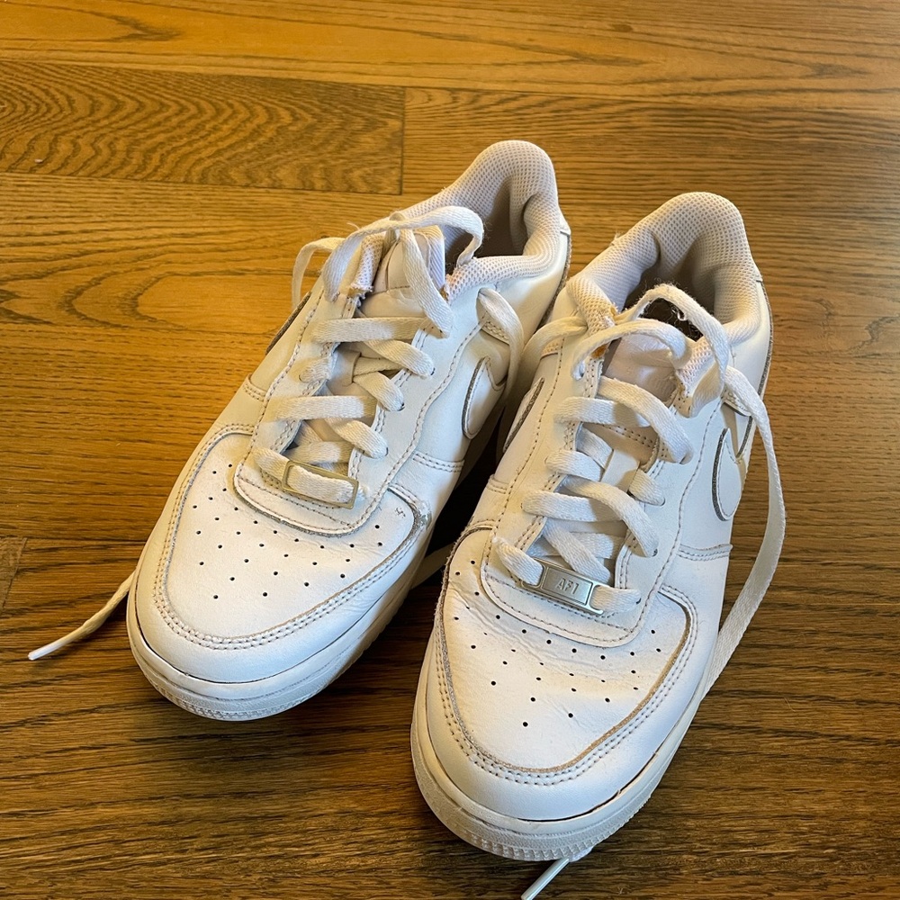 Nike Youth Air Force 1’s - Size 6 Big Kid